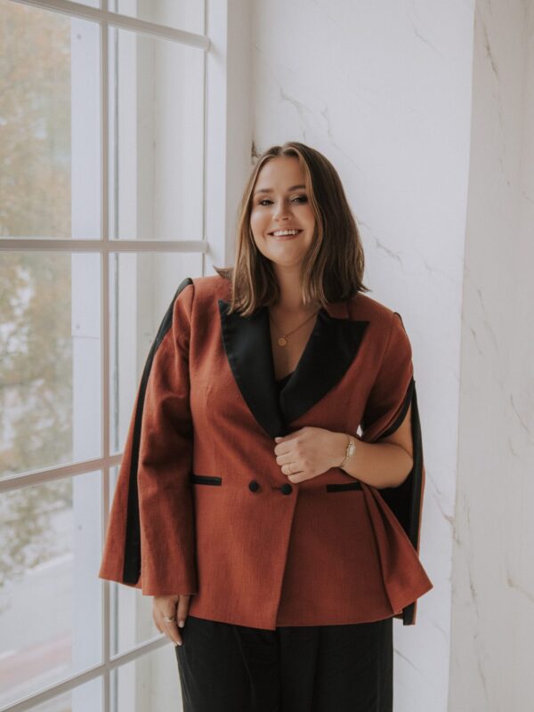 Pintsak, kontori pintsak, peo pintsak, mugav pintsak, naistepintsak, haruu eestidisain, moenõustamine, stilistika, stilisti teenus